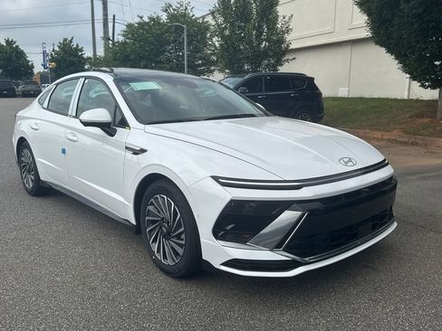 New 2025 Hyundai Sonata Limited image 2