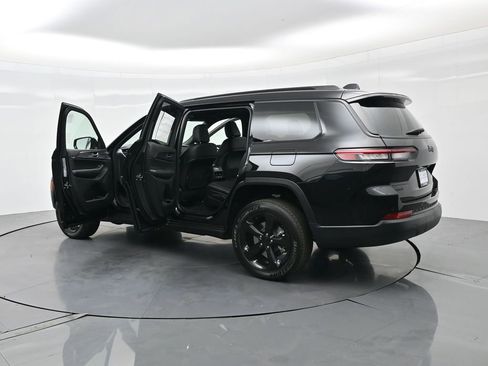 New 2025 Jeep Grand Cherokee L Altitude image 44