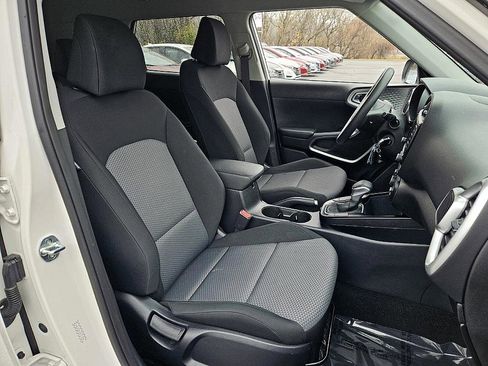 Used 2022 Kia Soul LX image 13