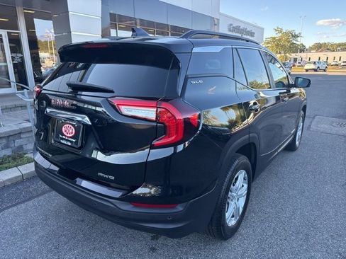 Used 2023 GMC Terrain SLE w/ Driver Convenience Package image 9