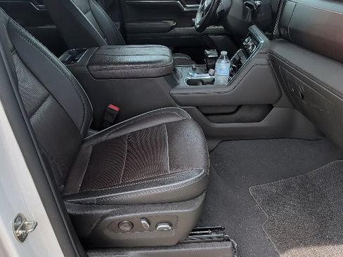Used 2023 GMC Sierra 1500 Denali AWD/4WD image 10
