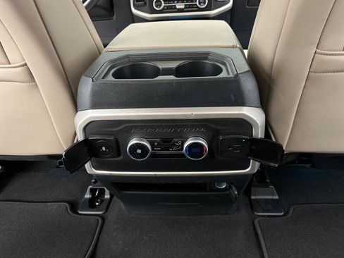 Used 2024 Ford Expedition Max XLT image 23