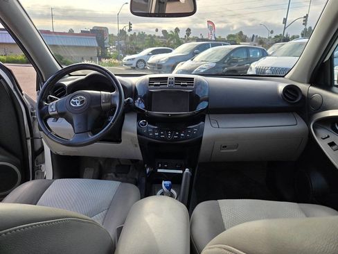 Used 2012 Toyota RAV4 EV image 31
