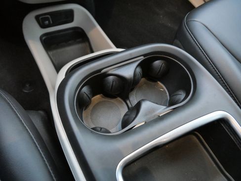 Used 2024 Chrysler Pacifica Touring-L image 24