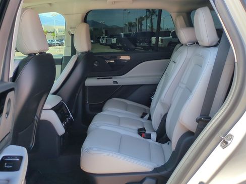 Used 2025 Lincoln Aviator Reserve w/ Illumination Package AWD/4WD image 27