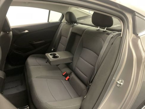 Used 2018 Chevrolet Cruze LT w/ Convenience Package FWD image 17