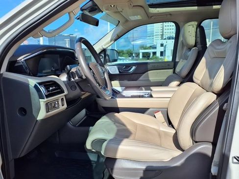 Certified 2022 Lincoln Navigator Reserve AWD/4WD image 4