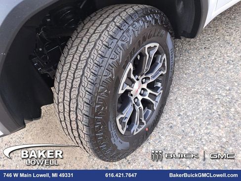 New 2025 GMC Canyon AT4 image 31