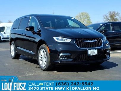 New 2026 Chrysler Pacifica Select