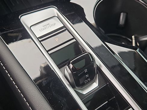 Certified 2025 Volkswagen Atlas SEL Premium R-Line image 27