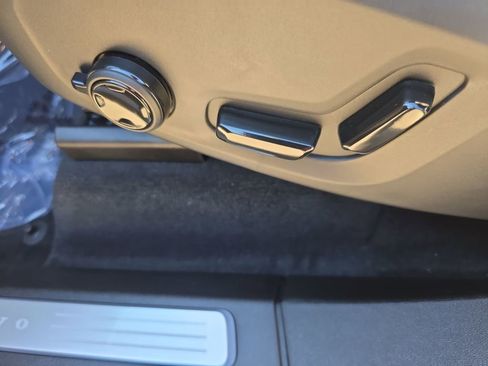 New 2026 Volvo XC90 B6 Ultra w/ Lounge Package image 41