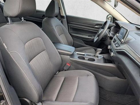 Used 2025 Nissan Altima 2.5 SV FWD image 19