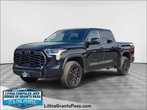 Used 2024 Toyota Tundra Platinum image 1