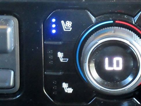 Used 2022 Chevrolet Silverado 1500 ZR2 w/ Technology Package image 34