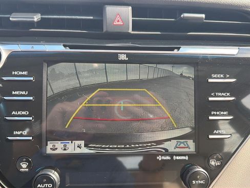 Used 2018 Toyota Camry XLE FWD image 17