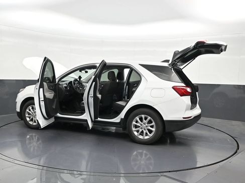 Used 2021 Chevrolet Equinox LS FWD image 34