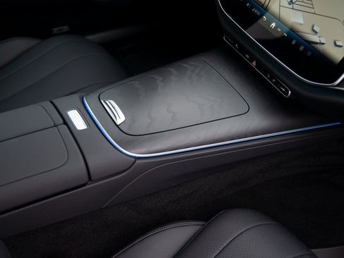 Certified 2025 Mercedes-Benz E 350 4MATIC Sedan image 38