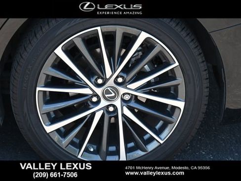 Used 2024 Lexus ES 300h w/ Premium Package FWD image 11