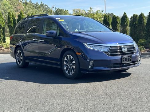 Used 2024 Honda Odyssey EX-L image 2