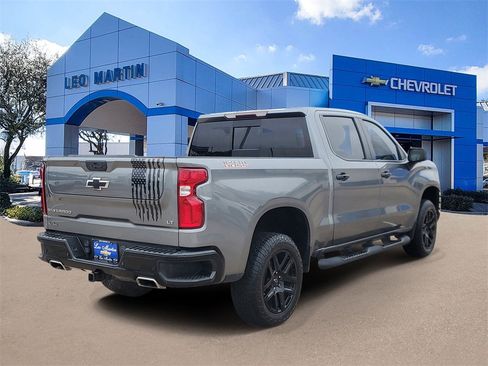 Used 2021 Chevrolet Silverado 1500 LT Trail Boss w/ LT Trail Boss Premium Package image 3