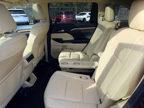 Used 2018 Toyota Highlander Limited image 24
