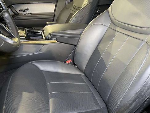 Used 2024 Land Rover Range Rover Sport SE AWD/4WD image 5