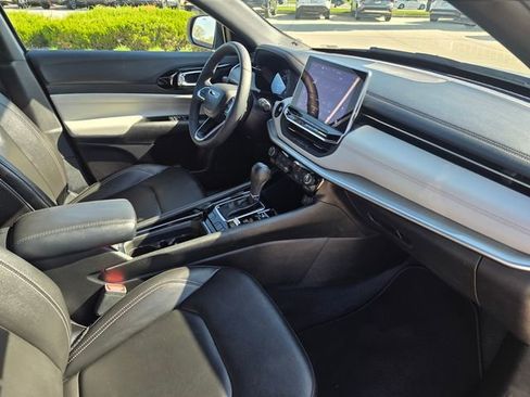 Used 2025 Jeep Compass Limited image 16