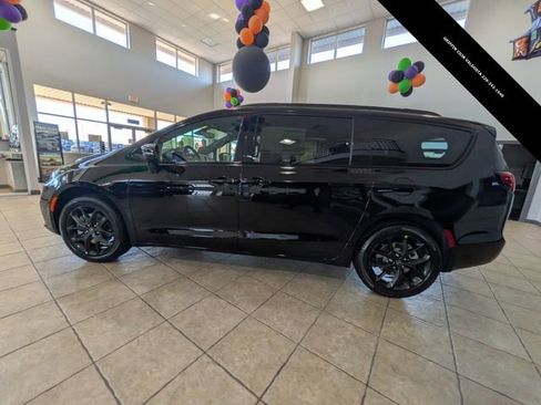 New 2026 Chrysler Pacifica Limited w/ S Appearance Package AWD/4WD image 6