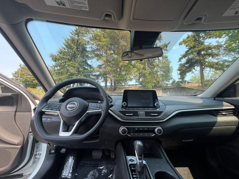 Used 2025 Nissan Altima 2.5 SV FWD image 33