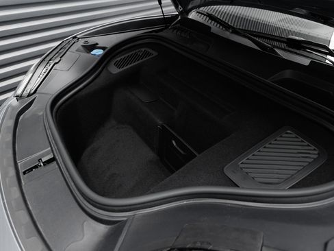 Used 2025 Porsche Macan Electric RWD image 41