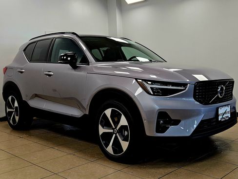New 2026 Volvo XC40 B5 Plus w/ Protection Package Premier AWD/4WD image 3