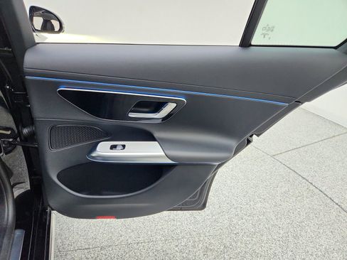 Used 2025 Mercedes-Benz E 350 4MATIC Sedan image 33