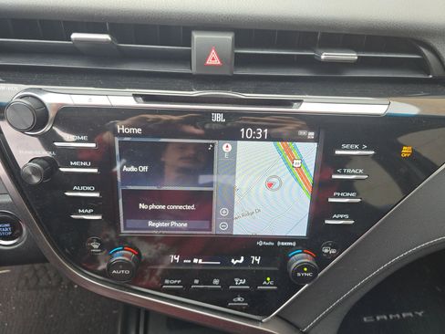 Used 2018 Toyota Camry XSE image 25