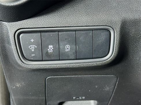 Certified 2025 Kia Soul LX w/ LX Technology Package FWD image 10
