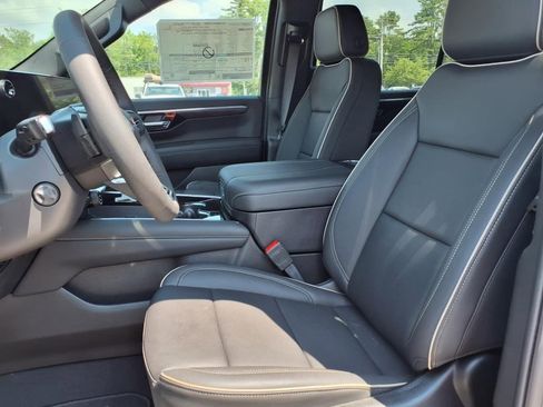 New 2025 Chevrolet Suburban Premier image 12