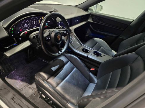 Used 2022 Porsche Taycan image 5