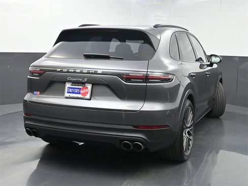 Used 2022 Porsche Cayenne S image 42