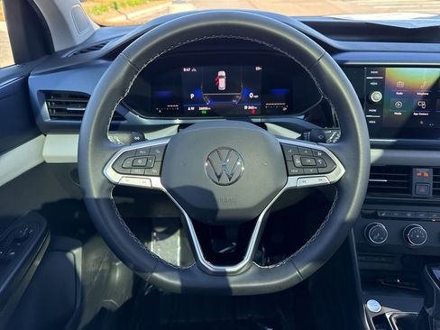 Certified 2022 Volkswagen Taos SE image 15