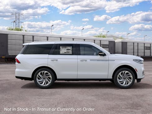New 2027 Lincoln Navigator Reserve AWD/4WD image 5