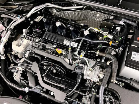 Used 2025 Toyota Corolla Cross L image 31