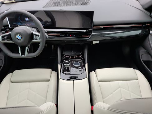 Used 2026 BMW 530i xDrive w/ M Sport Package AWD/4WD image 33