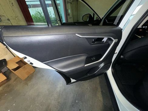 Used 2020 Toyota RAV4 LE w/ All Weather Liner Package AWD/4WD image 23