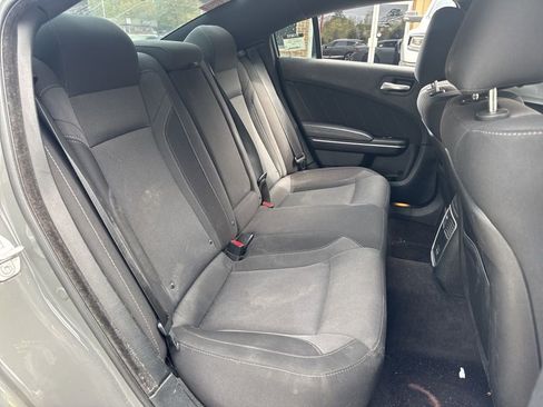 Used 2019 Dodge Charger SXT RWD image 5