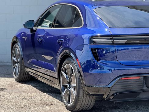 Used 2024 Porsche Macan Turbo Electric AWD/4WD image 9