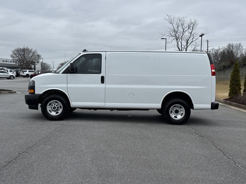 Used 2022 GMC Savana 2500 w/ Driver Convenience Package image 7