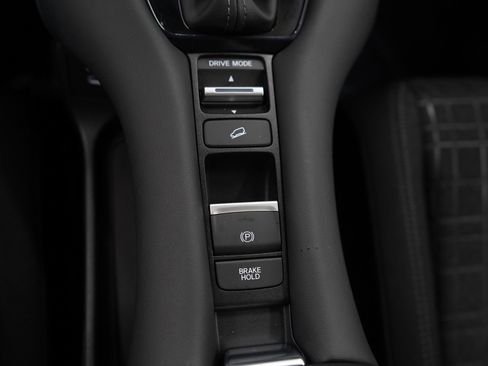 Used 2024 Honda HR-V LX image 23