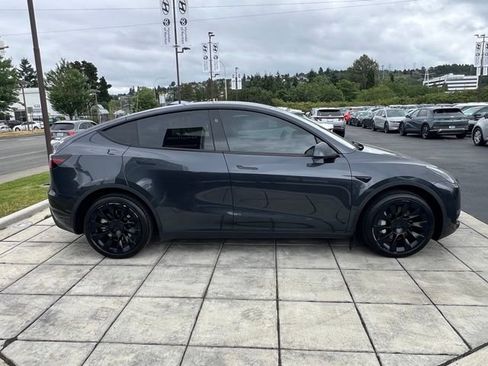 Used 2024 Tesla Model Y Long Range AWD/4WD image 6