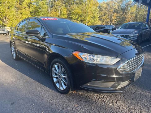 Used 2017 Ford Fusion SE image 3