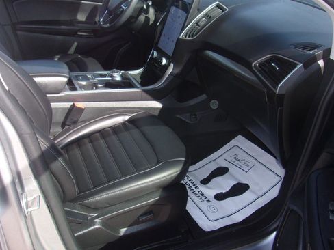 Used 2024 Ford Edge SEL w/ Convenience Package image 5