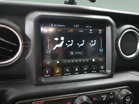 Used 2020 Jeep Wrangler Unlimited Sahara AWD/4WD image 28